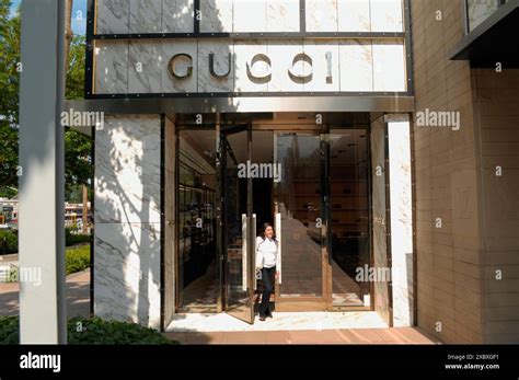 Gucci store manhasset